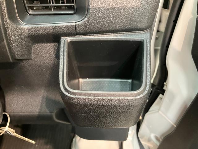 品質には自信があります！ハッピーの品質・キレイなお車をお届けさせていただきたい！そんな気持ちでキレイに仕上げております。フロアマットなどの清掃はもちろん、シート下なども徹底的に清掃しております。