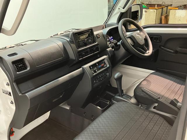 ハイゼットトラック ＥＸＴ　４ＷＤ　ドラレコ　コーナーセンサー　デフロック　衝突被害軽減ブレーキ　コーナーセンサー　４ＷＤ　ＣＶＴ車　ＣＤステレオ　ドラレコ　ＥＴＣ車載器　デフロック　スマートキー　パワーウインドウ　オートライト　マニュアルレベリング　荷台作業灯（2枚目）