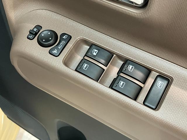 ムーヴキャンバス セオリーＧ　１０型フルセグナビ　バックカメラ　届出済未使用車　衝突被害軽減ブレーキ　コーナーセンサー　１０型フルセグナビ　バックカメラ　前後ドラレコ　ＤＶＤ再生　Ｂｌｕｅｔｏｏｔｈ　ＵＳＢ　両側電動スライドドア　前席シートヒーター　電動パーキングブレーキ　ＬＥＤ（43枚目）