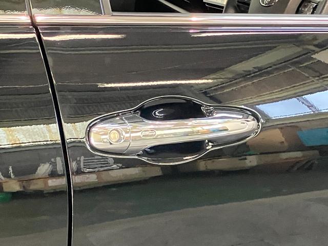 品質へのこだわり！専門のカークリーニング業者さんに依頼をして徹底的に内装・外装をキレイにしてもらっております。外装は磨きもしてもらっていますのでピカピカですね☆