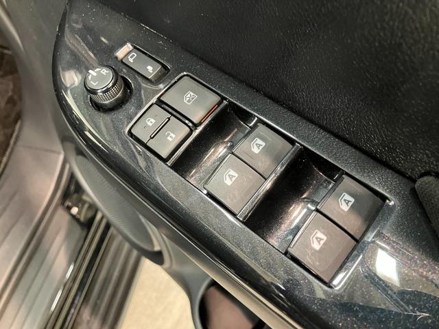 品質へのこだわり！専門のカークリーニング業者さんに依頼をして徹底的に内装・外装をキレイにしてもらっております。外装は磨きもしてもらっていますのでピカピカですね☆