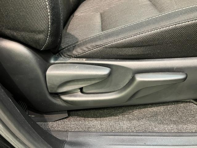 品質へのこだわり！フロアマットやシートなど車内をキレイに清掃し、ニオイや汚れなどを徹底的にクリーニングしてもらっております。室内はピカピカです☆