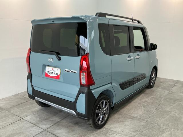 タント ファンクロス　９型ディスプレイオーディオ　届出済未使用車　衝突被害軽減ブレーキ　コーナーセンサー　９型ディスプレイオーディオ　フルセグ　Ｂｌｕｅｔｏｏｔｈ　ＵＳＢ　バックカメラ　両側電動スライドドア　前席シートヒーター　ＬＥＤ　スマートキー　エコアイドル（3枚目）