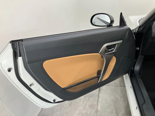 コペン ローブＳ　　ワンセグナビ　バックカメラ　車検整備付　電動オープンルーフ　ワンセグナビ　バックカメラ　ＤＶＤ　Ｂｌｕｅｔｏｏｔｈ　ＵＳＢ　レカロシート　ＭＯＭＯ製ハンドル　シートヒーター　パドルシフト　ＬＥＤ　エコアイドル　エクスプレイ仕様アルミ（42枚目）