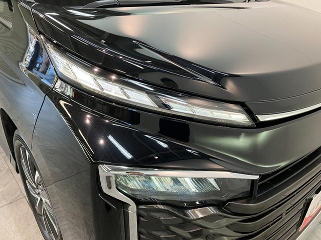 ヴォクシー ハイブリッドＳ－Ｚ　１０型ナビ　レーダークルコン　Ｂカメラ　トヨタセーフティセンス　コーナーセンサー　１０型フルセグナビ　バックカメラ　ドラレコ　Ｂｌｕｅｔｏｏｔｈ　ＵＳＢ　ＥＴＣ　レーダークルコン　シートヒーター　両側パワスラ　デュアルエアコン　ＬＥＤ（11枚目）