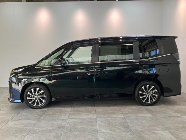 ヴォクシー ハイブリッドＳ－Ｚ　１０型ナビ　レーダークルコン　Ｂカメラ　トヨタセーフティセンス　コーナーセンサー　１０型フルセグナビ　バックカメラ　ドラレコ　Ｂｌｕｅｔｏｏｔｈ　ＵＳＢ　ＥＴＣ　レーダークルコン　シートヒーター　両側パワスラ　デュアルエアコン　ＬＥＤ（22枚目）