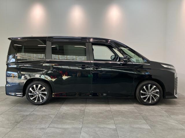 ヴォクシー ハイブリッドＳ－Ｚ　１０型ナビ　レーダークルコン　Ｂカメラ　トヨタセーフティセンス　コーナーセンサー　１０型フルセグナビ　バックカメラ　ドラレコ　Ｂｌｕｅｔｏｏｔｈ　ＵＳＢ　ＥＴＣ　レーダークルコン　シートヒーター　両側パワスラ　デュアルエアコン　ＬＥＤ（24枚目）