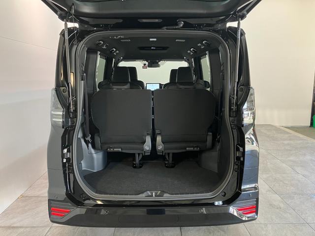 ヴォクシー ハイブリッドＳ－Ｚ　１０型ナビ　レーダークルコン　Ｂカメラ　トヨタセーフティセンス　コーナーセンサー　１０型フルセグナビ　バックカメラ　ドラレコ　Ｂｌｕｅｔｏｏｔｈ　ＵＳＢ　ＥＴＣ　レーダークルコン　シートヒーター　両側パワスラ　デュアルエアコン　ＬＥＤ（27枚目）