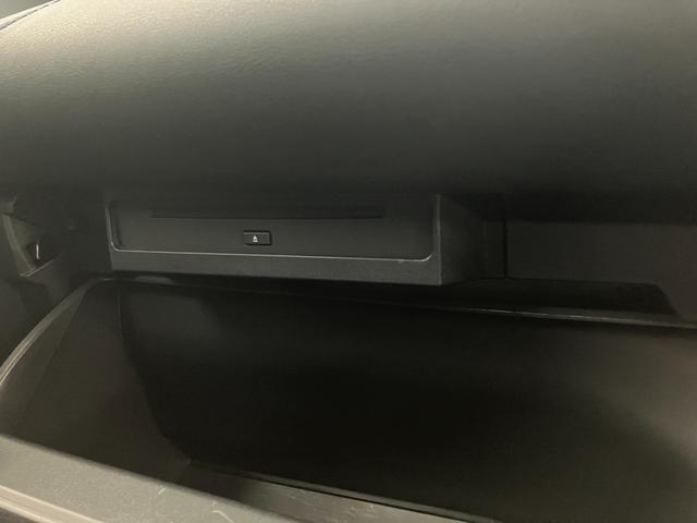 ヴォクシー ハイブリッドＳ－Ｚ　１０型ナビ　レーダークルコン　Ｂカメラ　トヨタセーフティセンス　コーナーセンサー　１０型フルセグナビ　バックカメラ　ドラレコ　Ｂｌｕｅｔｏｏｔｈ　ＵＳＢ　ＥＴＣ　レーダークルコン　シートヒーター　両側パワスラ　デュアルエアコン　ＬＥＤ（65枚目）