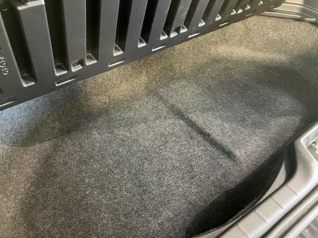 ヴォクシー ハイブリッドＳ－Ｚ　１０型ナビ　レーダークルコン　Ｂカメラ　トヨタセーフティセンス　コーナーセンサー　１０型フルセグナビ　バックカメラ　ドラレコ　Ｂｌｕｅｔｏｏｔｈ　ＵＳＢ　ＥＴＣ　レーダークルコン　シートヒーター　両側パワスラ　デュアルエアコン　ＬＥＤ（76枚目）