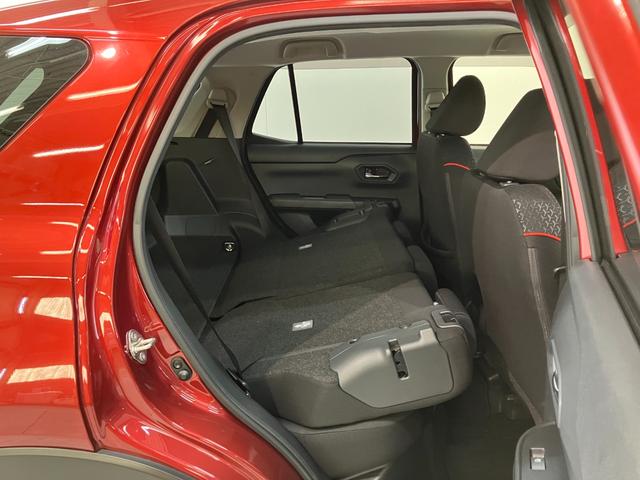 ロッキー Ｘ　ＨＥＶ　９型ディスプレイオーディオ　ドラレコ　車検整備付　衝突被害軽減ブレーキ　コーナーセンサー　９型ディスプレイオーディオ　フルセグ　バックカメラ　Ｂｌｕｅｔｏｏｔｈ　ＵＳＢ　ＴＶコントロール　電動パーキング　ＬＥＤ　前後ドラレコ（36枚目）