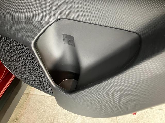 ロッキー Ｘ　ＨＥＶ　９型ディスプレイオーディオ　ドラレコ　車検整備付　衝突被害軽減ブレーキ　コーナーセンサー　９型ディスプレイオーディオ　フルセグ　バックカメラ　Ｂｌｕｅｔｏｏｔｈ　ＵＳＢ　ＴＶコントロール　電動パーキング　ＬＥＤ　前後ドラレコ（74枚目）