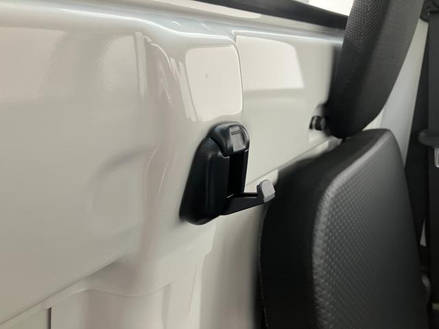 ハイゼットトラック スタンダード 4WD CVT車 CDステレオ 衝突被害軽減ブレーキ コーナーセンサー パートタイム4WD CDステレオ マニュアルエアコン マニュアルレベリング オートライト(62枚目)