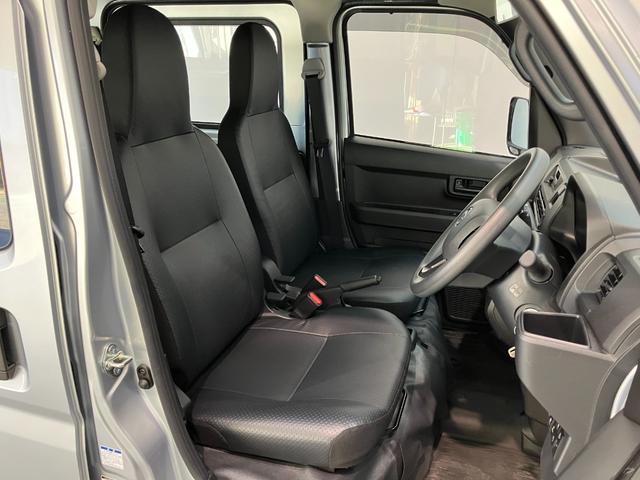 ハイゼットカーゴ スペシャルクリーン　４ＷＤ　ＣＶＴ車　コーナーセンサー　衝突被害軽減ブレーキ　スマアシ　コーナーセンサー　前席パワーウインドウ　ＡＭ／ＦＭステレオ　両側スライドドア　パートタイム４ＷＤ　オートライト　マニュアルレベリング（5枚目）