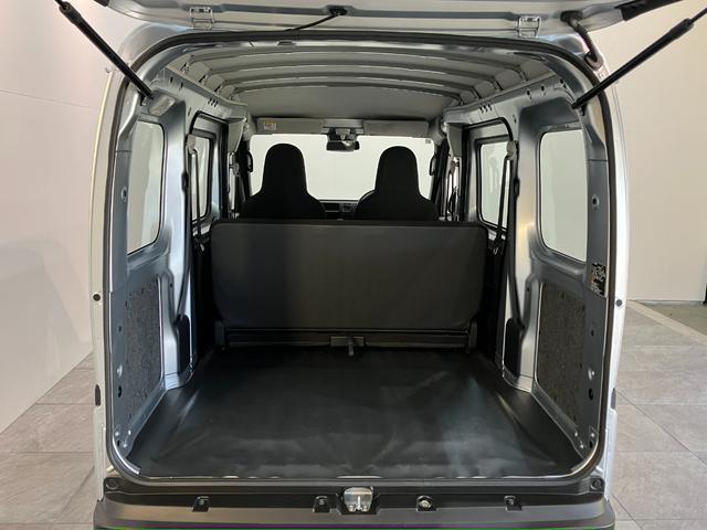 ハイゼットカーゴ スペシャルクリーン　４ＷＤ　ＣＶＴ車　コーナーセンサー　衝突被害軽減ブレーキ　スマアシ　コーナーセンサー　前席パワーウインドウ　ＡＭ／ＦＭステレオ　両側スライドドア　パートタイム４ＷＤ　オートライト　マニュアルレベリング（6枚目）