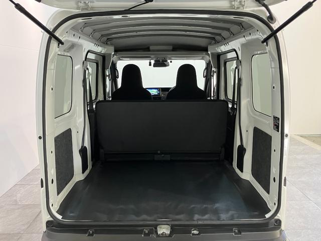ハイゼットカーゴ ＤＸ　４ＷＤ　フルセグナビ　ドラレコ　ＥＴＣ　キーレス　衝突被害軽減ブレーキ　スマアシ　コーナーセンサー　キーレス　前席パワーウインドウ　フルセグナビ　ドラレコ　ＥＴＣ　ＤＶＤ再生　Ｂｌｕｅｔｏｏｔｈ　ＵＳＢ　ＬＥＤ　オートライト　パートタイム４ＷＤ（7枚目）
