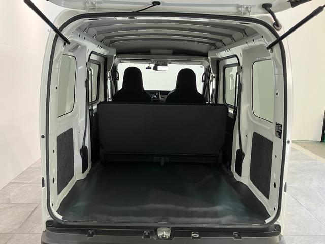 ハイゼットカーゴ ＤＸ　４ＷＤ　ＣＶＴ車　キーレス　前席パワーウインドウ　衝突被害軽減ブレーキ　スマアシ　コーナーセンサー　ＣＤステレオ　ドラレコ　オートライト　キーレス　前席パワーウインドウ　両側スライドドア　パートタイム４ＷＤ（7枚目）