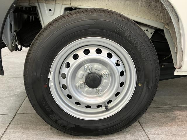 ハイゼットカーゴ ＤＸ　４ＷＤ　ＣＶＴ車　キーレス　前席パワーウインドウ　衝突被害軽減ブレーキ　スマアシ　コーナーセンサー　ＣＤステレオ　ドラレコ　オートライト　キーレス　前席パワーウインドウ　両側スライドドア　パートタイム４ＷＤ（11枚目）