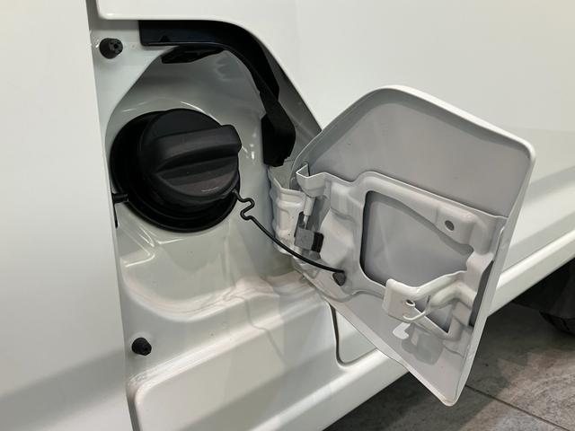 ハイゼットカーゴ ＤＸ　４ＷＤ　ＣＶＴ車　キーレス　前席パワーウインドウ　衝突被害軽減ブレーキ　スマアシ　コーナーセンサー　ＣＤステレオ　ドラレコ　オートライト　キーレス　前席パワーウインドウ　両側スライドドア　パートタイム４ＷＤ（29枚目）
