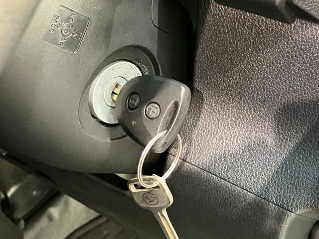 ハイゼットカーゴ ＤＸ　４ＷＤ　ＣＶＴ車　キーレス　前席パワーウインドウ　衝突被害軽減ブレーキ　スマアシ　コーナーセンサー　ＣＤステレオ　ドラレコ　オートライト　キーレス　前席パワーウインドウ　両側スライドドア　パートタイム４ＷＤ（46枚目）
