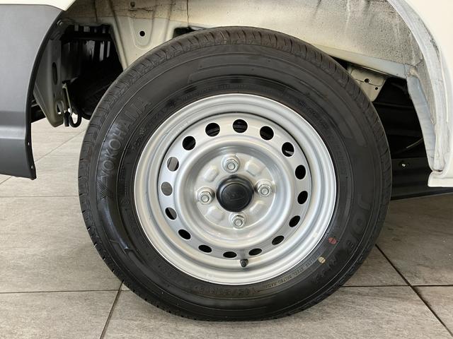 ハイゼットカーゴ ＤＸ　４ＷＤ　コーナーセンサー　ドラレコ　キーレス　衝突被害軽減ブレーキ　スマアシ　コーナーセンサー　キーレス　前席パワーウインドウ　ＡＭ／ＦＭステレオ　ドラレコ　両側スライドドア　オートライト　マニュアルレベリング　パートタイム４ＷＤ（9枚目）