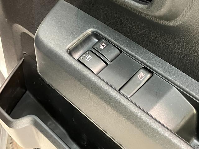 ハイゼットカーゴ ＤＸ　４ＷＤ　コーナーセンサー　ドラレコ　キーレス　衝突被害軽減ブレーキ　スマアシ　コーナーセンサー　キーレス　前席パワーウインドウ　ＡＭ／ＦＭステレオ　ドラレコ　両側スライドドア　オートライト　マニュアルレベリング　パートタイム４ＷＤ（17枚目）