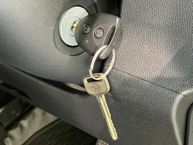 ハイゼットカーゴ ＤＸ　４ＷＤ　コーナーセンサー　ドラレコ　キーレス　衝突被害軽減ブレーキ　スマアシ　コーナーセンサー　キーレス　前席パワーウインドウ　ＡＭ／ＦＭステレオ　ドラレコ　両側スライドドア　オートライト　マニュアルレベリング　パートタイム４ＷＤ（18枚目）