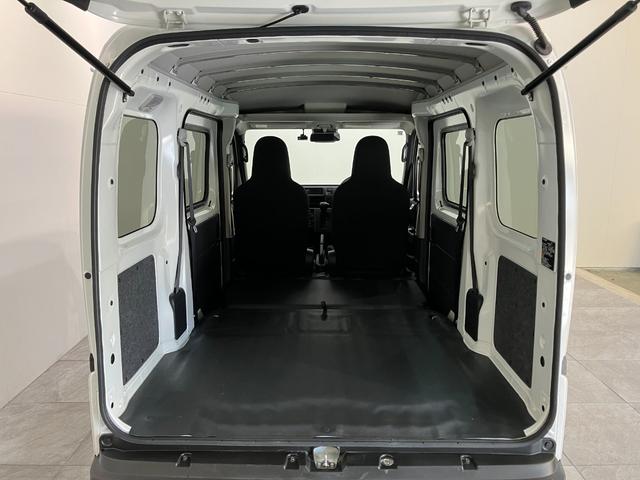 ハイゼットカーゴ ＤＸ　４ＷＤ　コーナーセンサー　ドラレコ　キーレス　衝突被害軽減ブレーキ　スマアシ　コーナーセンサー　キーレス　前席パワーウインドウ　ＡＭ／ＦＭステレオ　ドラレコ　両側スライドドア　オートライト　マニュアルレベリング　パートタイム４ＷＤ（37枚目）