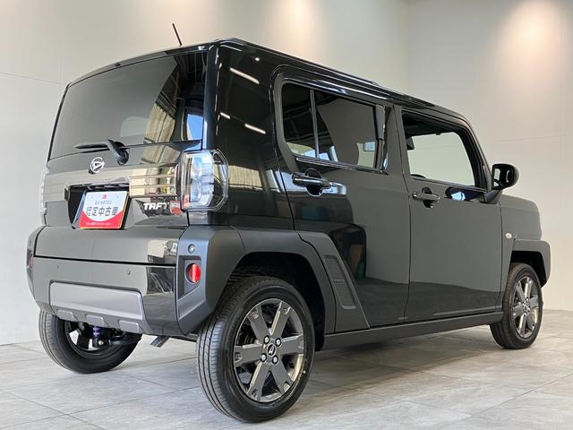 タフト Ｇターボダーククロムベンチャー　届出済未使用車　９型ＤＡ　衝突被害軽減ブレーキ　コーナーセンサー　９型ディスプレイオーディオ　フルセグ　バックカメラ　Ｂｌｕｅｔｏｏｔｈ　ＵＳＢ　前席シートヒーター　電動パーキング　ＬＥＤ　レーダークルーズコントロール（3枚目）