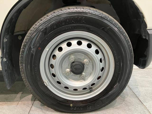 ハイゼットカーゴ ＤＸ　４ＷＤ　ＣＶＴ車　フルセグナビ　ドラレコ　車検整備付　衝突被害軽減ブレーキ　スマアシ　コーナーセンサー　キーレス　前席パワーウインドウ　フルセグナビ　ドラレコ　ＥＴＣ　ＤＶＤ再生　Ｂｌｕｅｔｏｏｔｈ　ＬＥＤ　オートライト　パートタイム４ＷＤ（10枚目）