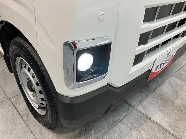 ハイゼットカーゴ ＤＸ　４ＷＤ　ＣＶＴ車　フルセグナビ　ドラレコ　車検整備付　衝突被害軽減ブレーキ　スマアシ　コーナーセンサー　キーレス　前席パワーウインドウ　フルセグナビ　ドラレコ　ＥＴＣ　ＤＶＤ再生　Ｂｌｕｅｔｏｏｔｈ　ＬＥＤ　オートライト　パートタイム４ＷＤ（12枚目）