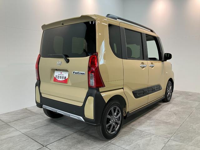 タント ファンクロス　９型ディスプレイオーディオ　届出済未使用車　衝突被害軽減ブレーキ　コーナーセンサー　９型ディスプレイオーディオ　フルセグ　Ｂｌｕｅｔｏｏｔｈ　ＵＳＢ　バックカメラ　両側電動スライドドア　前席シートヒーター　ＬＥＤ　スマートキー　エコアイドル（3枚目）