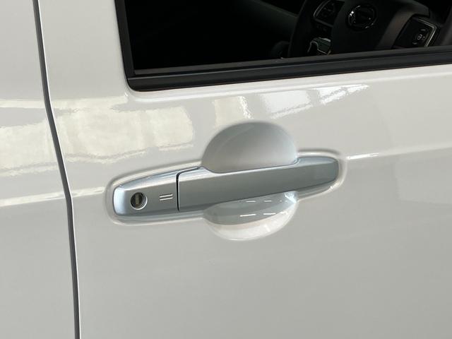 品質へのこだわり！フロアマットやシートなど車内をキレイに清掃し、ニオイや汚れなどを徹底的にクリーニングしてもらっております。室内はピカピカです☆