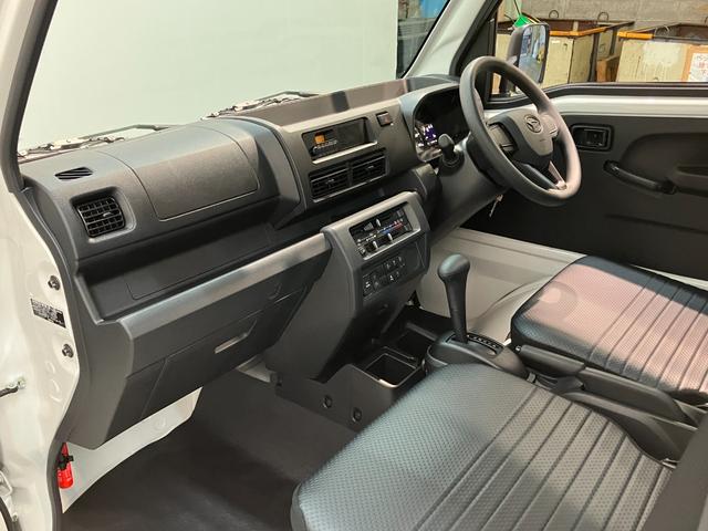 ハイゼットトラック スタンダード 4WD コーナーセンサー 届出済未使用車 衝突被害軽減ブレーキ コーナーセンサー パートタイム4WD AM/FMラジオ マニュアルエアコン マニュアルレベリング オートライト(2枚目)