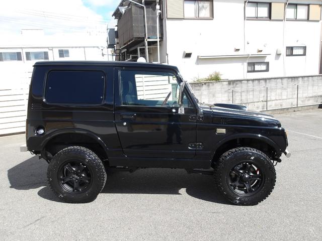 ジムニー ランドベンチャー　最終型　リビルトエンジン搭載　全塗装済み　リフトアップ　新品ＴＯＹＯ製Ｒ／Ｔタイヤ　新品シートカバー　社外前後バンパー　タンクガード　アルミホイール　フロントグリル　純正ＡＢＳ　ナルディーステアリング（4枚目）