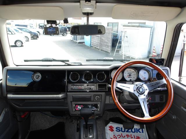 ジムニー ランドベンチャー　最終型　リビルトエンジン搭載　全塗装済み　リフトアップ　新品ＴＯＹＯ製Ｒ／Ｔタイヤ　新品シートカバー　社外前後バンパー　タンクガード　アルミホイール　フロントグリル　純正ＡＢＳ　ナルディーステアリング（9枚目）