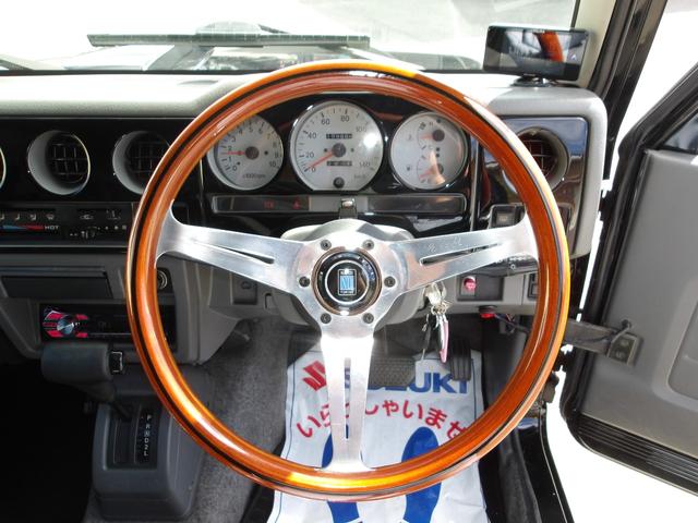 ジムニー ランドベンチャー　最終型　リビルトエンジン搭載　全塗装済み　リフトアップ　新品ＴＯＹＯ製Ｒ／Ｔタイヤ　新品シートカバー　社外前後バンパー　タンクガード　アルミホイール　フロントグリル　純正ＡＢＳ　ナルディーステアリング（13枚目）