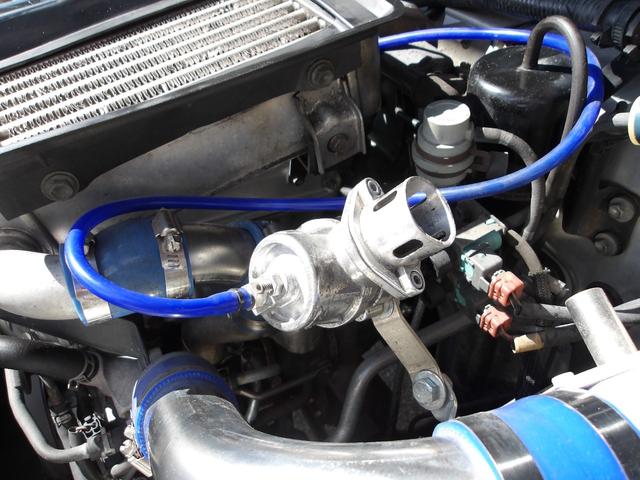 ジムニー ランドベンチャー　最終型　リビルトエンジン搭載　全塗装済み　リフトアップ　新品ＴＯＹＯ製Ｒ／Ｔタイヤ　新品シートカバー　社外前後バンパー　タンクガード　アルミホイール　フロントグリル　純正ＡＢＳ　ナルディーステアリング（18枚目）