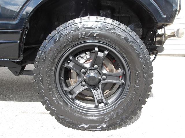 ジムニー ランドベンチャー　最終型　リビルトエンジン搭載　全塗装済み　リフトアップ　新品ＴＯＹＯ製Ｒ／Ｔタイヤ　新品シートカバー　社外前後バンパー　タンクガード　アルミホイール　フロントグリル　純正ＡＢＳ　ナルディーステアリング（20枚目）