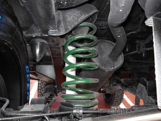 ジムニー ランドベンチャー　最終型　リビルトエンジン搭載　全塗装済み　リフトアップ　新品ＴＯＹＯ製Ｒ／Ｔタイヤ　新品シートカバー　社外前後バンパー　タンクガード　アルミホイール　フロントグリル　純正ＡＢＳ　ナルディーステアリング（41枚目）