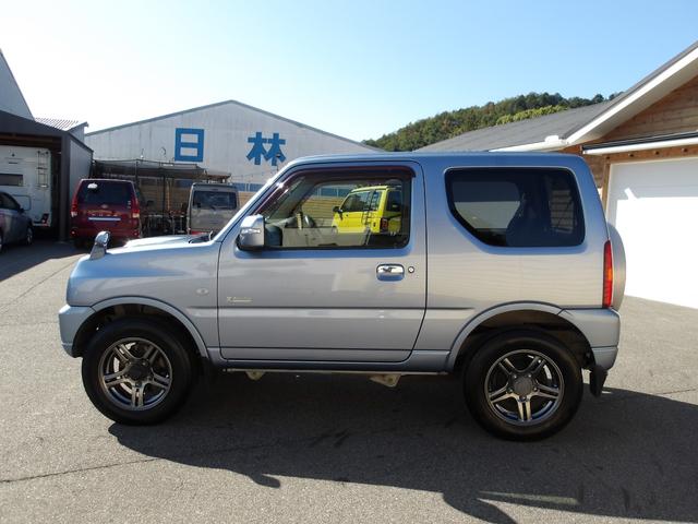 ジムニー クロスアドベンチャー 1オーナー 禁煙車 上面雹害 ターボ 4WD シートヒーター レザー調シート CDデッキ 電格ドアミラー 前後ドラレコ 革巻きステアリング フロアマット ドアバイザー キーレス プライバシーガラス(5枚目)