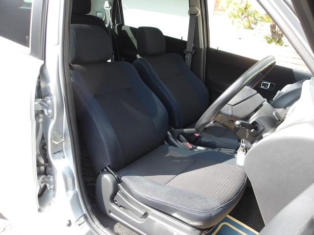 テリオスキッド カスタムＬ　４ＷＤ　ターボ　リアスポイラー　キーレスキー　プライバシーガラス　フロアマット　ドアバイザー　電動（10枚目）