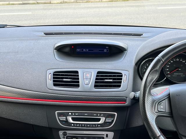 ＧＴライン　ワンオーナー車両　Ｂｌｕｅｔｏｏｔｈオーディオ　ＥＴＣ　プッシュスタート　カードキー　禁煙車両(27枚目)