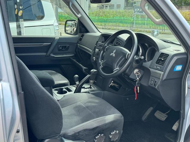パジェロ ショート　ＶＲ－Ｉ　インジゲーターインフメーション　ＣＤラジオ　４ＷＤ　サイドステップ　純正ＡＷ　ハイメンタイヤ　ＥＴＣ　キーレス　クールシルバーカラー（44枚目）
