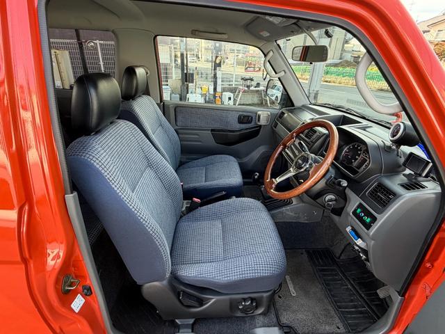 パジェロミニ Ｖ　凹みあり車両　売切御免　タイミングベルト交換　５ＭＴ　４ＷＤ　ナブゲーション　リフトアップ　社外アルミ　ターボタイマー　過給機メーター　キーレス　ＥＴＣ　オリジナル塗装（11枚目）