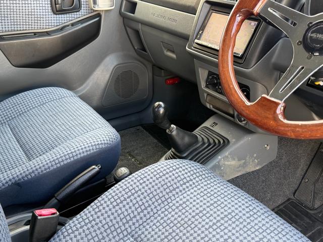 パジェロミニ Ｖ　凹みあり車両　売切御免　タイミングベルト交換　５ＭＴ　４ＷＤ　ナブゲーション　リフトアップ　社外アルミ　ターボタイマー　過給機メーター　キーレス　ＥＴＣ　オリジナル塗装（12枚目）