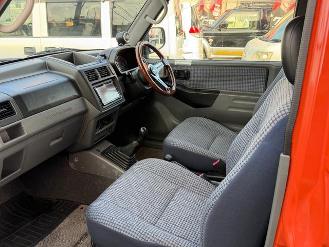 パジェロミニ Ｖ　凹みあり車両　売切御免　タイミングベルト交換　５ＭＴ　４ＷＤ　ナブゲーション　リフトアップ　社外アルミ　ターボタイマー　過給機メーター　キーレス　ＥＴＣ　オリジナル塗装（26枚目）