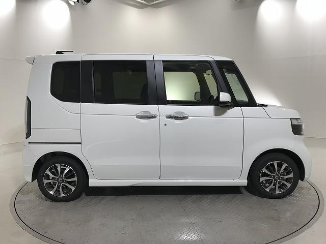 Ｎ－ＢＯＸカスタム ベースグレード　軽自動車　届出済未使用車　衝突被害軽減ブレーキ　エアコン　エアバッグ　パワステ　パワーウィンドウ　アイドリングストップ　ＡＢＳ　スマートキー　電動スライドドア（7枚目）