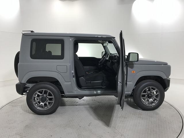 ジムニー ＸＣ　軽自動車　届出済未使用車　衝突被害軽減ブレーキ　オーディオレス　セーフティサポート　フォグランプ　ステアリングリモコン　ウィンカーミラー　アルミホイール（8枚目）
