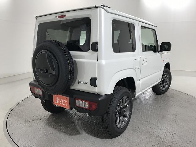 ジムニー ＸＣ　軽自動車　届出済未使用車　衝突被害軽減ブレーキ　ＡＢＳ　エアコン　エアバッグ　パワステ　パワーウィンドウ　アイドリングストップ　スマートキー（6枚目）